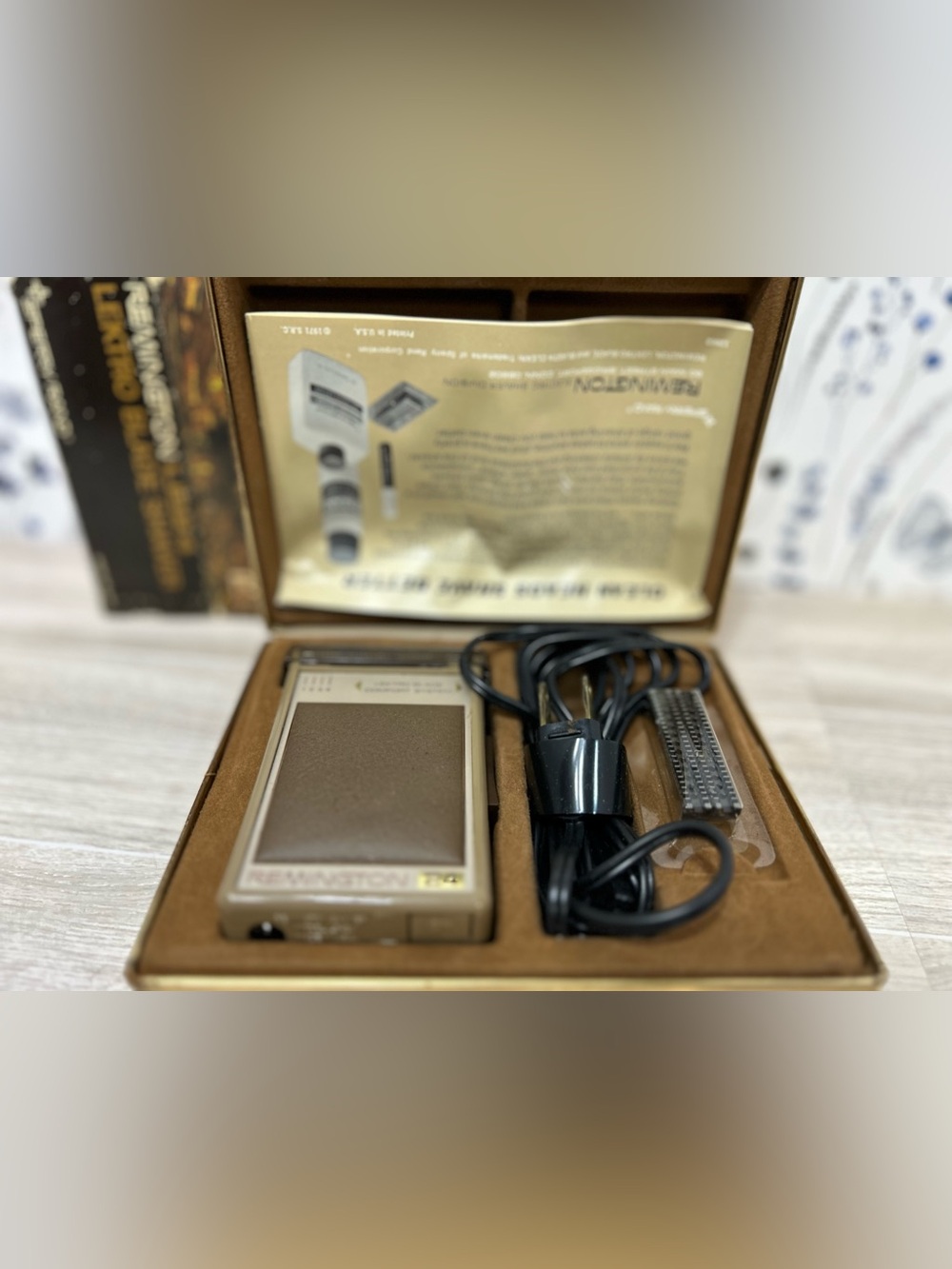 Vintage 1971 Remington LB24 Lektro Blade Shaver Set